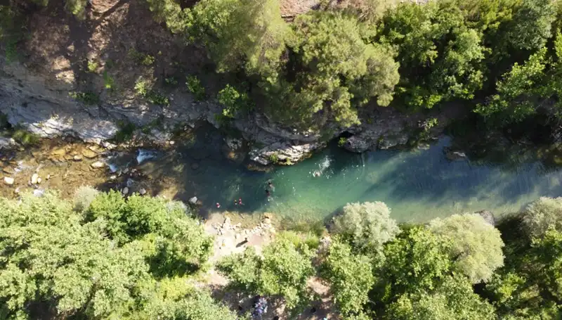 Adana'da Sıcaklar Bunalttı, Yaylacılar Doğal Sularla Serinliyor