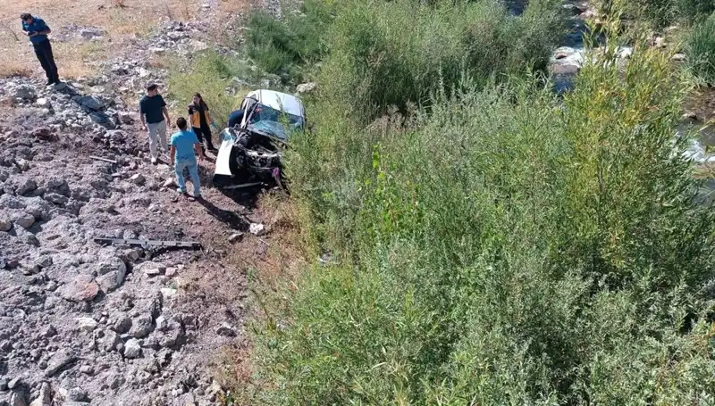 Sivas'ta Feci Kaza: Otomobil Dere Yatağına Uçtu, İki Can Gitti
