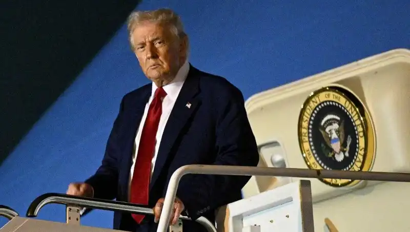NATO Zirvesi’nde Trump’ın Stratejisi: Güçlü Bir Liderlik Mi Söz Konusu?