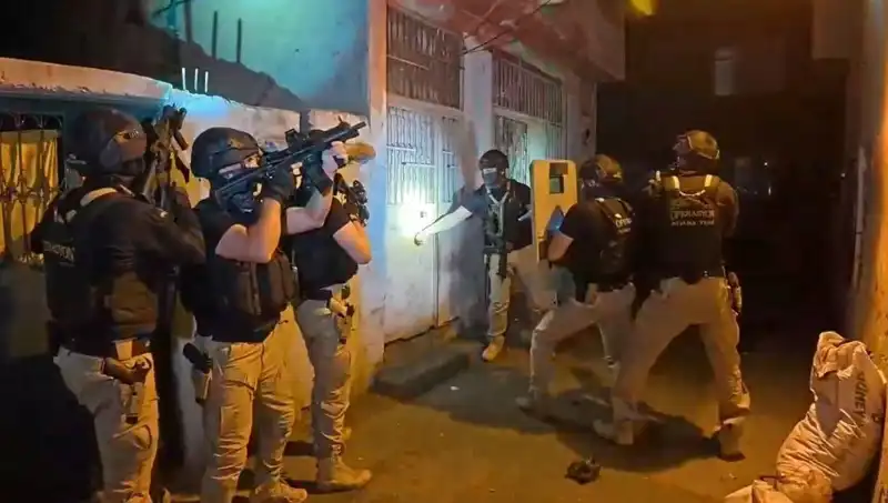 İstanbul'da DAEŞ Operasyonu: 18 Şüpheli Yakalandı!