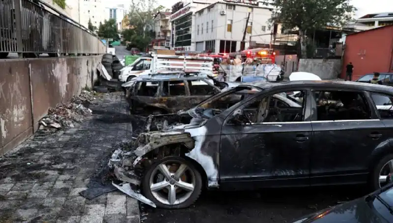 Sanayi Bölgesinde Yangın: Bekleyen Araçlar Kül Oldu!