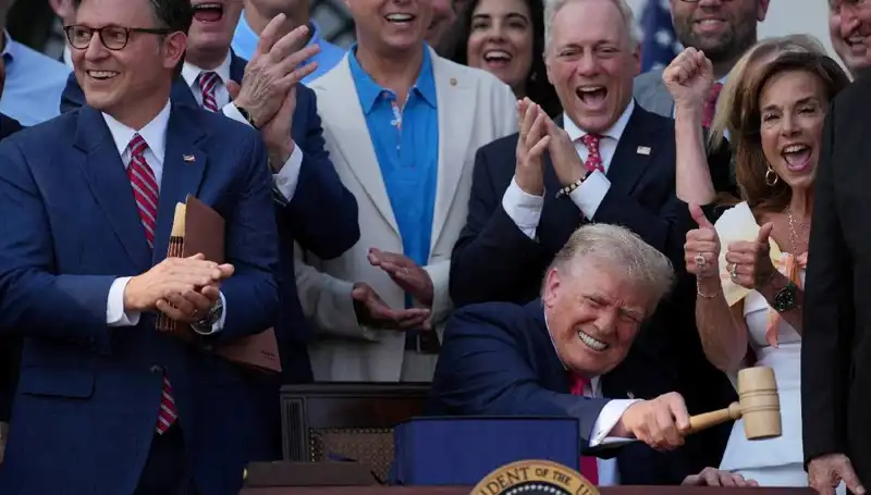 Trump, Ekonomiyi Kaldıracak "Büyük, Güzel Yasa Tasarısı"nı İmzaladı