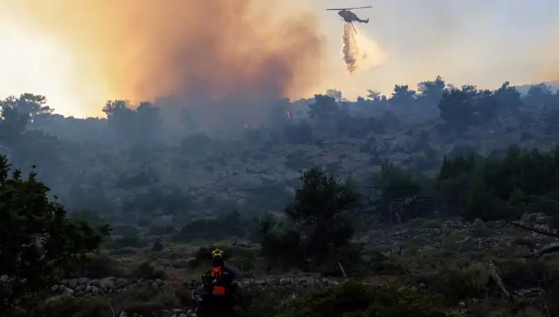 Eğriboz Adası’nda Orman Yangını: İki Köy Tahliye Edildi!