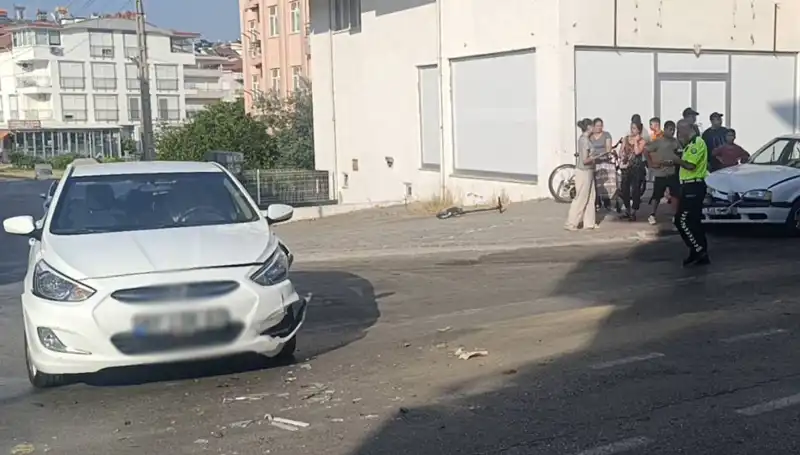 Antalya'da İki Otomobil Çarpıştı: Kaza Sonrası Gelişmeler