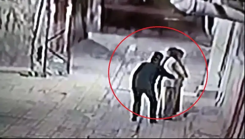 Kapkaççılara Sürpriz Baskın: Polis Pazarcı ve Simitçi Kılığına Girdi