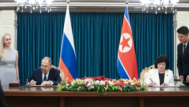 Lavrov ve Kuzey Koreli Mevkidaşı: Alevlenen Diplomatik İlişkiler