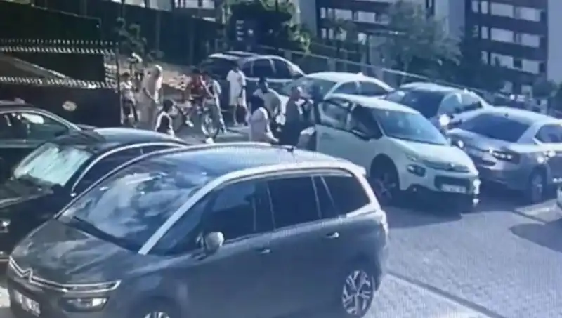 Eşi ve Yakınlarını Arabayla Ezdi: Şok İddialar ve Son Gelişmeler!