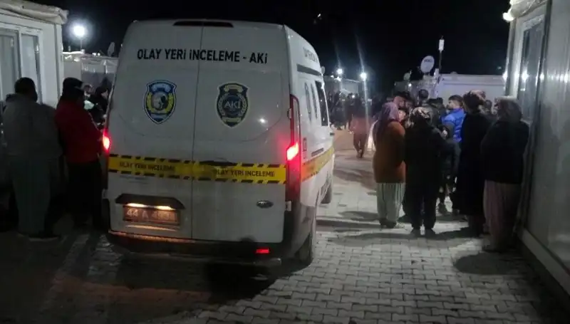 : Husumet Başladı, Silahlı Kavga Sokaklarda Kan Gölüne Döndü!