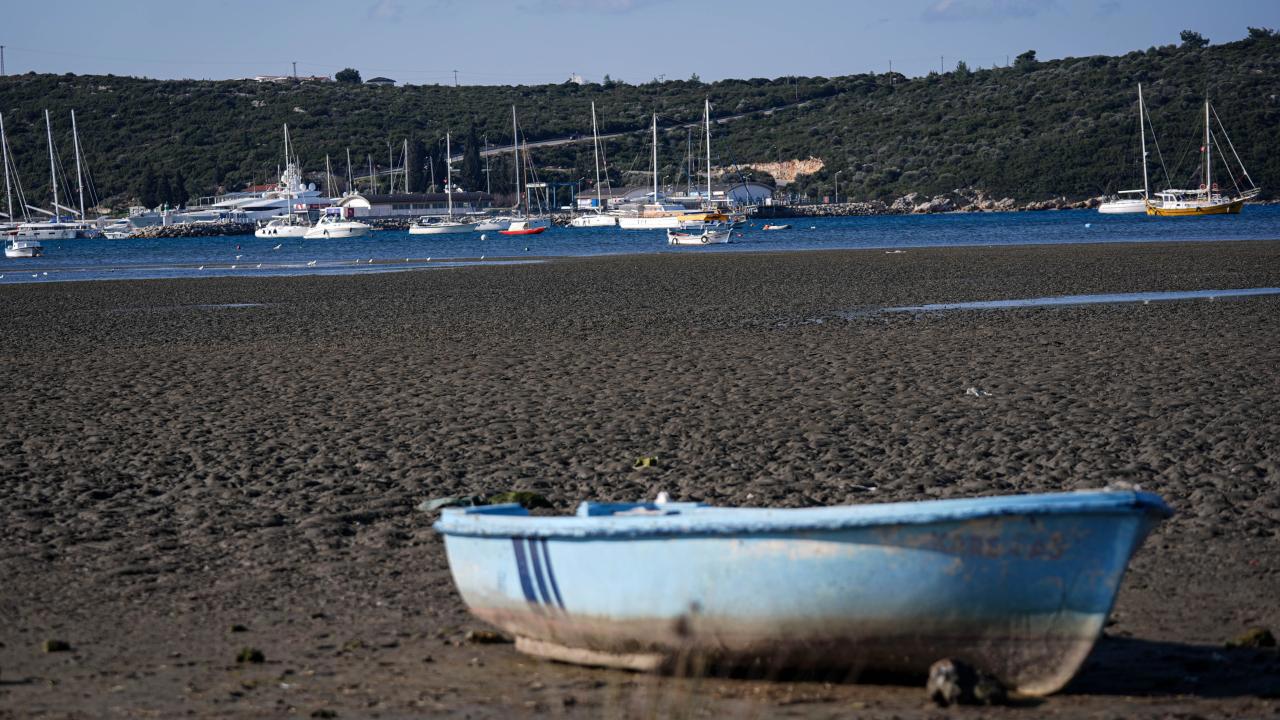 Ege kıyılarında yaşanan deniz çekilmesi doğal bir olay