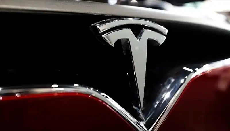 Tesla'da Karışıklık: Ucuz Model Söylentileri ve FSD Beklentileri