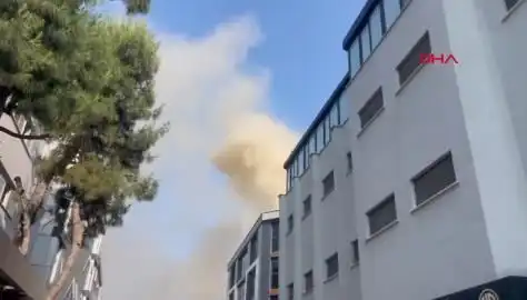 İstanbul’da 4 Katlı İş Merkezinde Çıkan Yangında Müdahale Devam Ediyor!