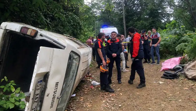 Rize'de Dehşet: Yamaçtan Yuvarlanan Minibüste İki Hayat Kaybı, Üç Yaralı