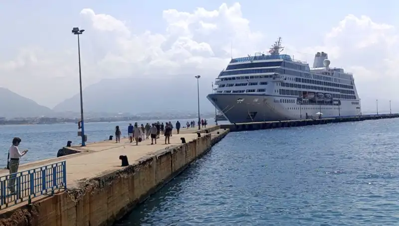Alanya, Kruvaziyer Turu ile Gelen ABD'li Turistleri Ağırlıyor