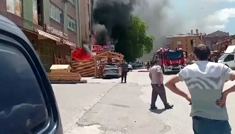 Ankara'da Tedirgin Edici Yangın: İş Yerlerinde Büyük Kargaşa
