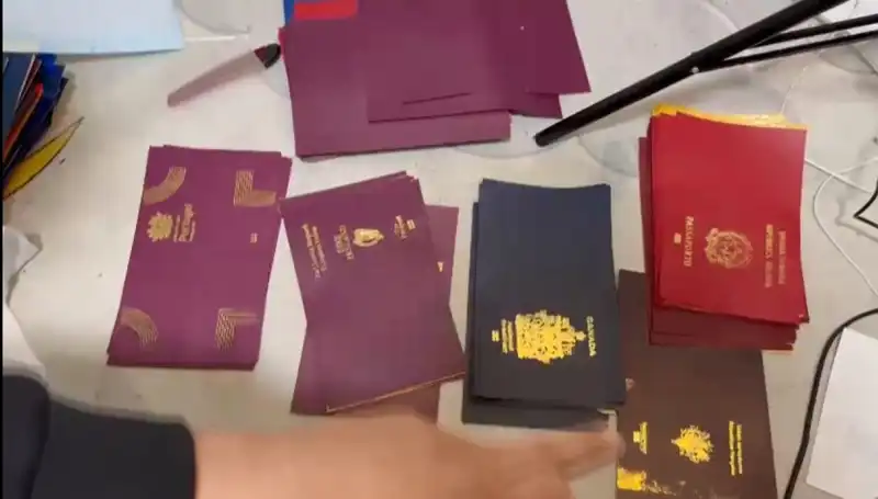 Türkiye'de Sahte Pasaport ve Vize Üreticilerine Büyük Darbe!
