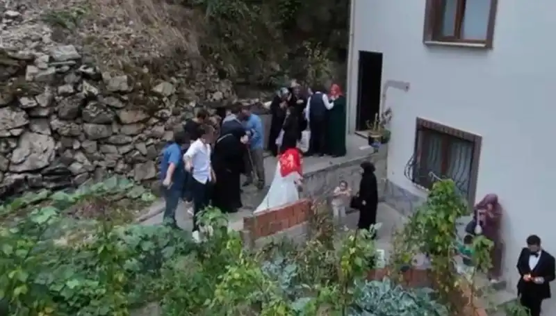 Düğün Korkunç Bir Anlama Dönüşüyor: Kurşunlar Havada Uçuştu!