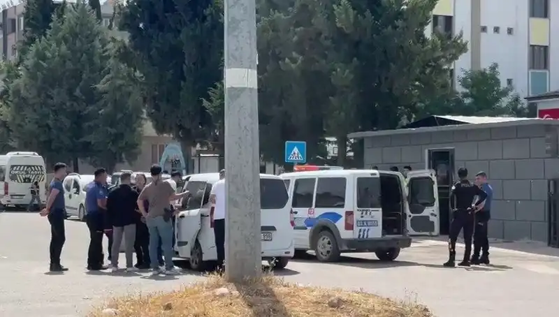 Adliye Önünde Korkunç Kavga: İki Aile Arasında 5 Yaralı ve 7 Gözaltı!
