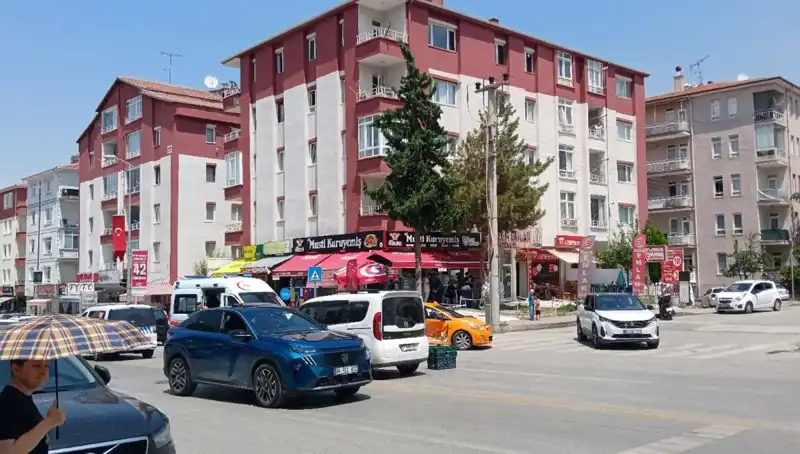 İstanbul'da Taksi ve Otomobil Çarpıştı: Kazanın Sebepleri ve Sonuçları