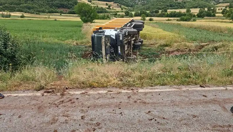 Tokat’ta Devrilen Kamyon Kazasında Şoför Hayatını Kaybetti: Detaylar Belli Oldu