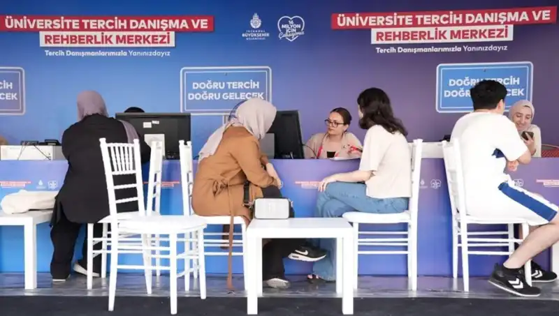 İstanbul'da 24 Noktada İBB Tercih Danışma ve Rehberlik Merkezi Açıldı!