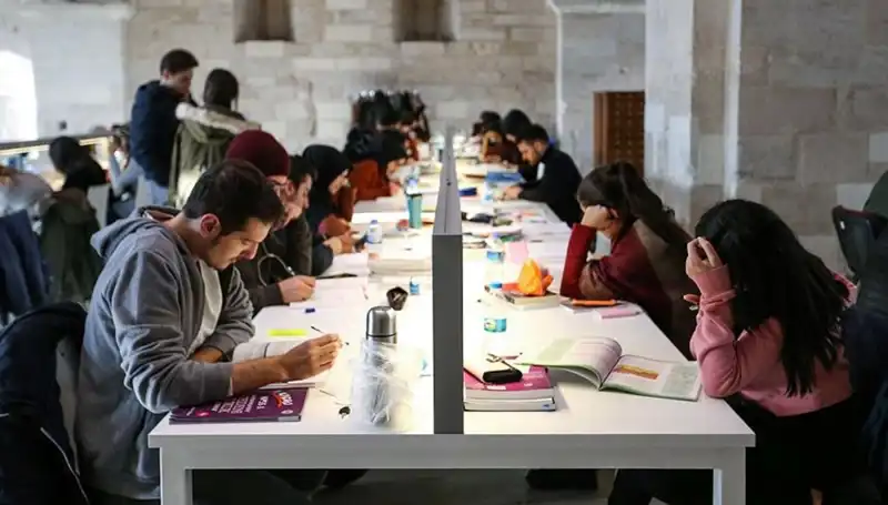 Üniversitelerin 2024-2025 Akademik Yılı Başlangıç Tarihleri Açıklandı!
