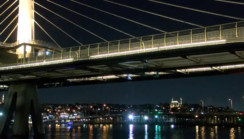 Metro Köprüsünden Denize Düşen Kişinin Arama Çalışmaları Hızla Devam Ediyor