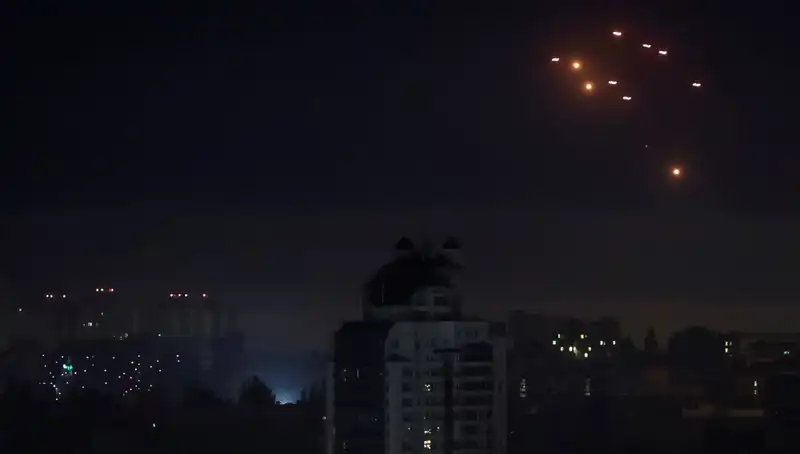Rusya'nın Kiev Hava Saldırıları ve Sumi'de Tahliye Süreci Derinleşiyor