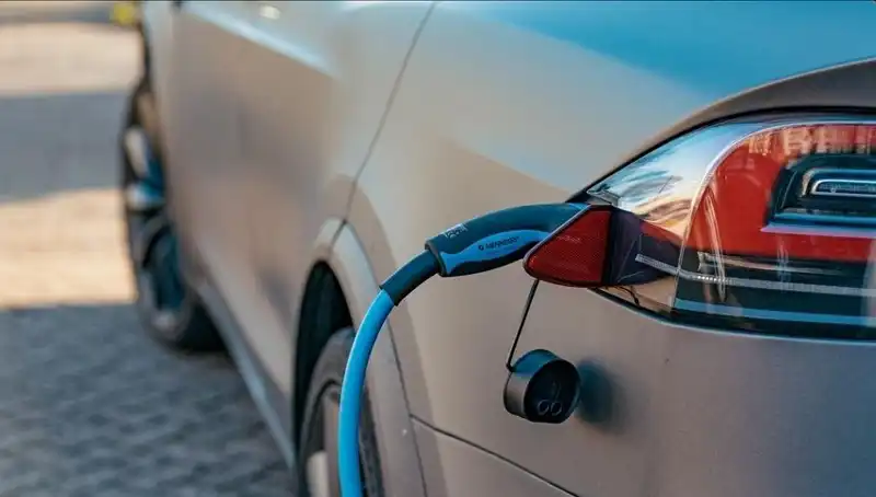 Elektrikli Araç Satışındaki Düşüş: Nedenleri ve Gelecek Beklentileri