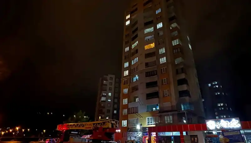Yıldırım Düşmesi Sonrası Apartmanda Büyük Korku: Görgü Tanıkları Anlatıyor