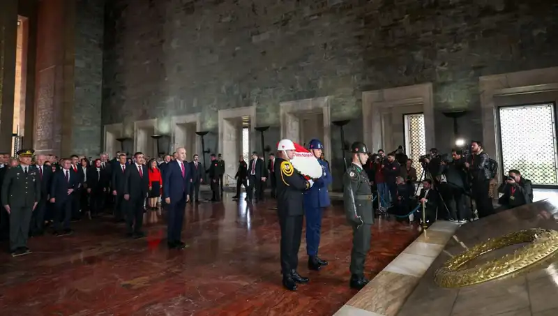Devlet Erkanı Anıtkabir’de Türk Tarihinin Duygusal Anlarını Yaşadı