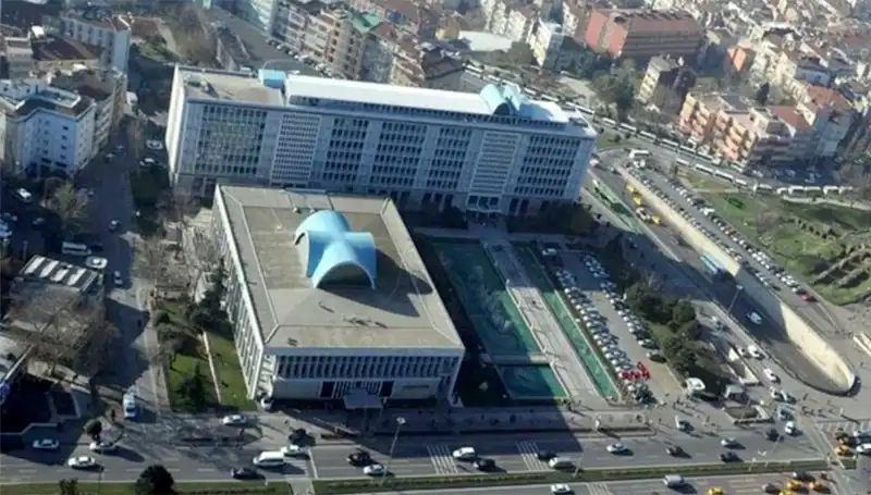 İstanbul Büyükşehir Belediyesi Soruşturmasında WhatsApp Grubuna Neden Odaklanıldı?