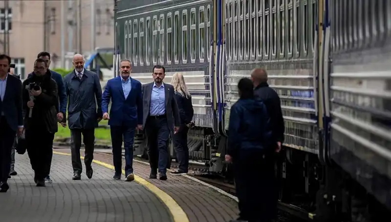 : Dışişleri Bakanı Fidan'dan Ukrayna Ziyareti: Stratejik İşbirliği ve Barış Mesajı
