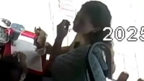 Genç Kadının Şok Edici Tost Skandalı: Saçını Yiyeceğine Koydu!