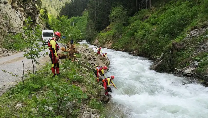 Trabzon'da Dereye Düşen Çocuk İçin Devlet Seferber Oldu!