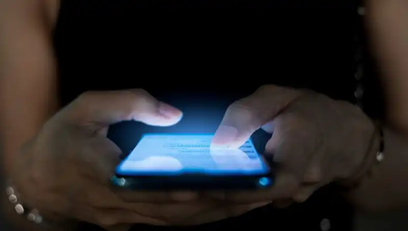 Narsisizmin Yeni Yüzü: Telefon Kullanımı Üzerine Şok Edici Gözlemler
