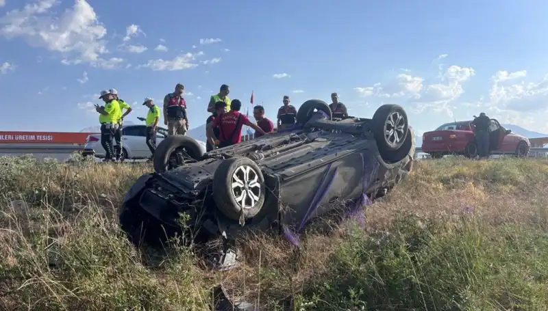 Nişan Töreninden Dönüşte Feci Kaza: 1 Kişi Hayatını Kaybetti, 4 Yaralı